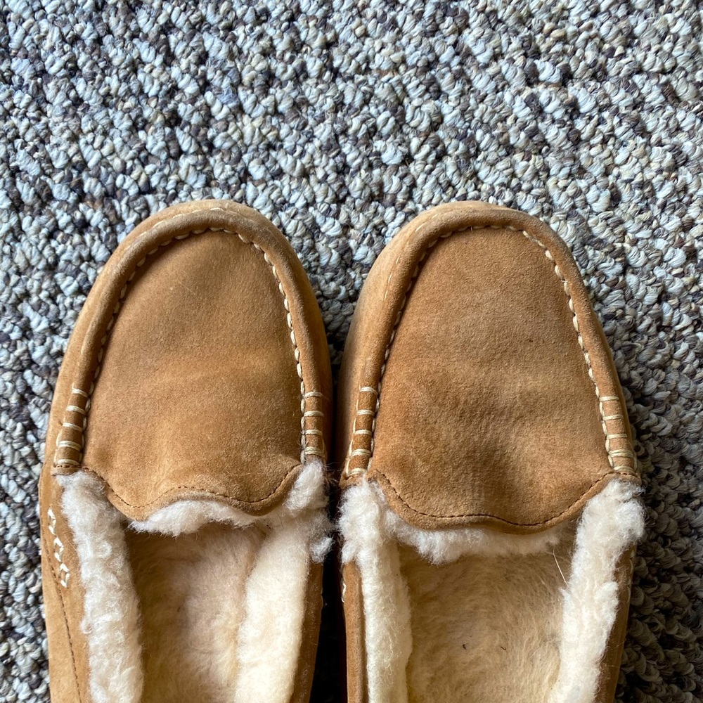 Ugg slippers women’s size 9